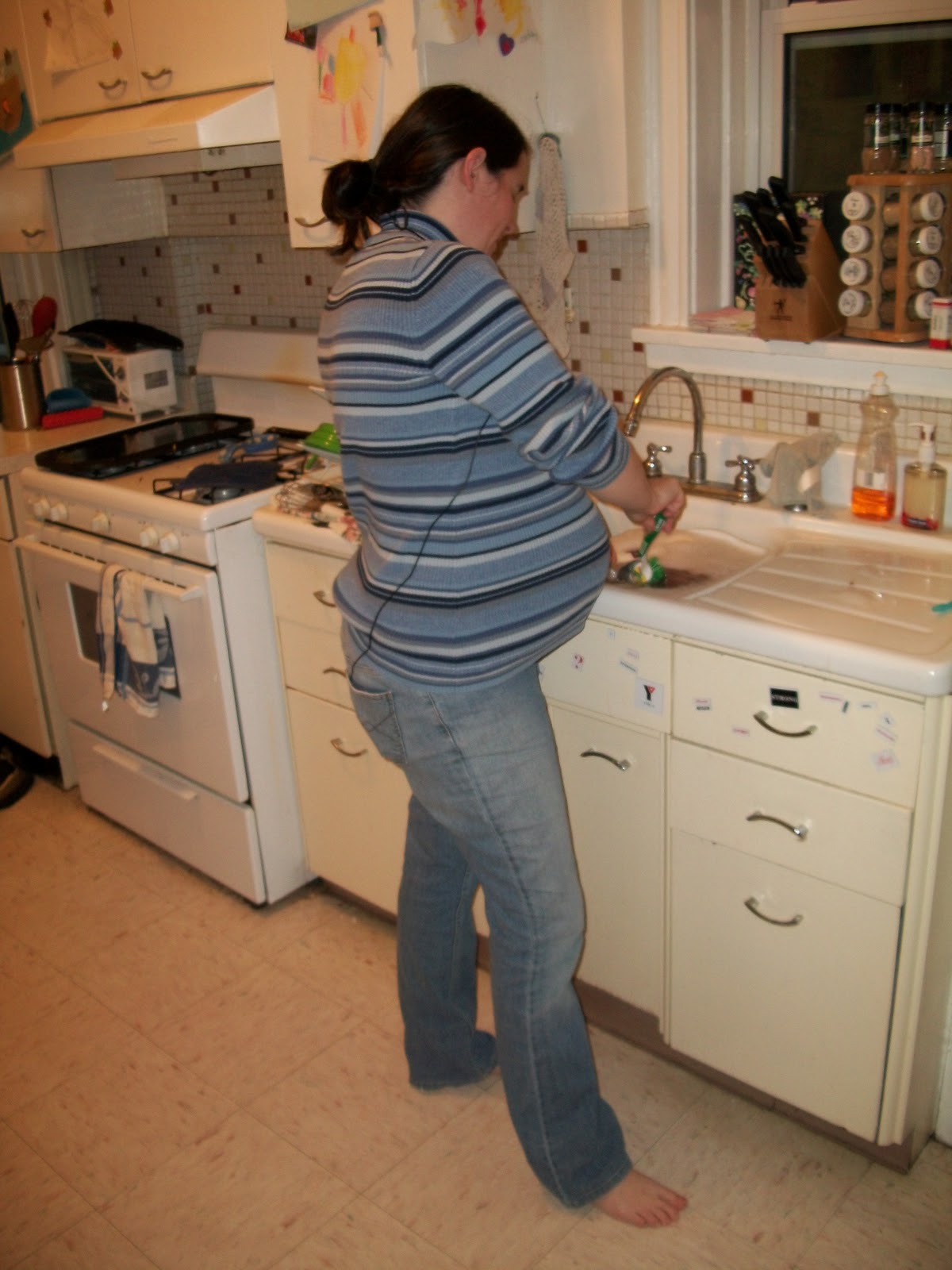 02.26.2011 Sh barefoot.pregnant.kitchen.JPG