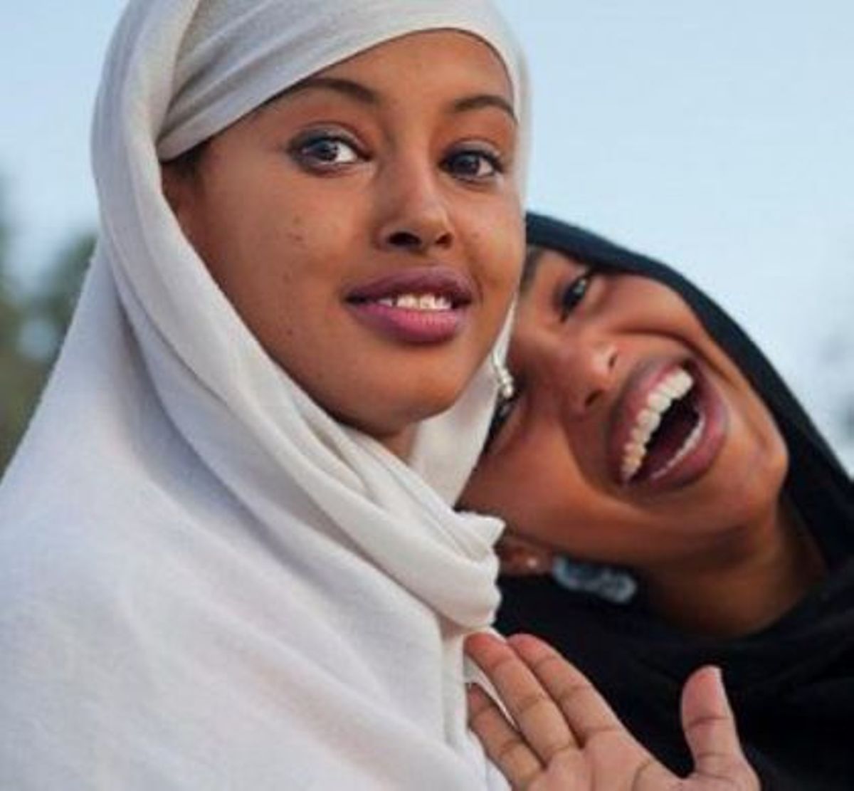 Eiwo2s4qIrsomali women with hijabs.jpg