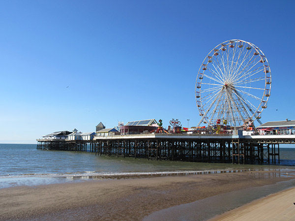 england-blackpool-ferris-wheel.jpg