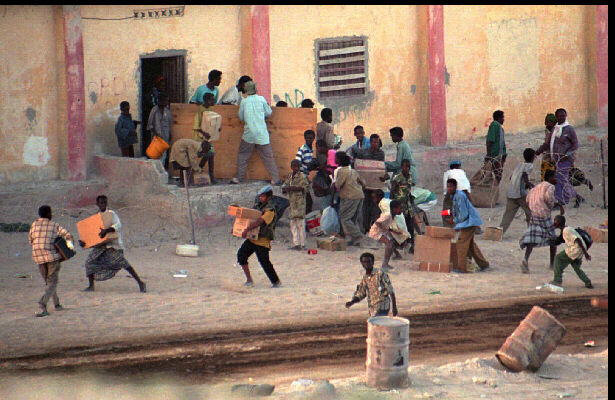 Hawiye loot U.N barracks near Mogadishu.jpg