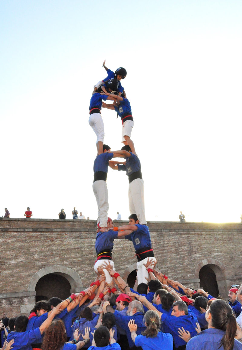 human-towers-spain3_custom-b3d52dbef460f58c0a7a337c372d380ef9e81a20-s800-c85.jpg