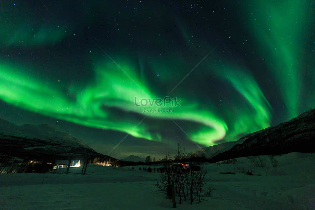 lovepik-beautiful-nordic-winter-aurora-borealis-picture_501258532.jpg