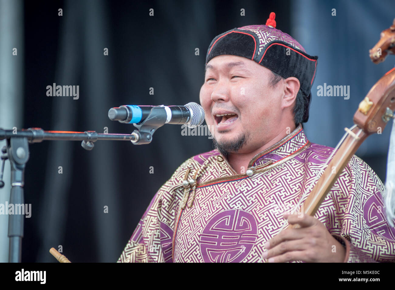 member-from-alash-musical-group-preforming-tuvan-throat-singing-on-M5KE0C.jpg