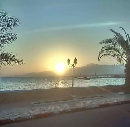 Tadjoura_beach_at_sunset.jpg