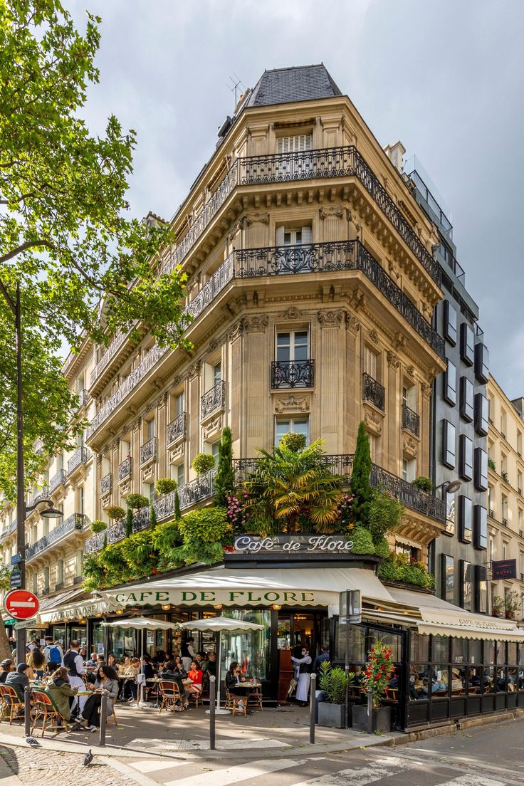 The best Paris cafés to visit all year-round.jpeg