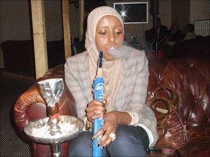 Shisha pipe smoking among young 'rising in Leicester' - BBC News