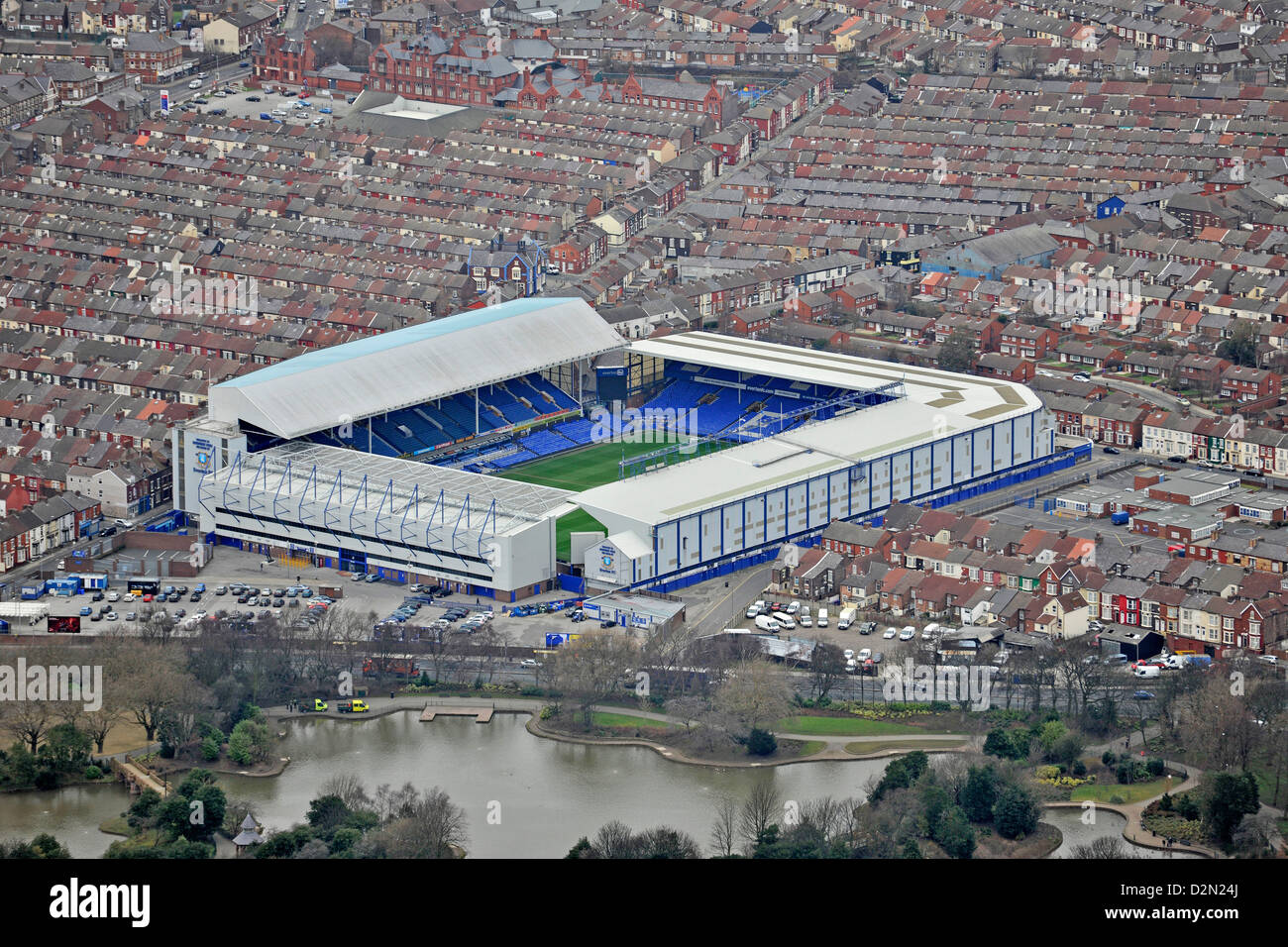 aerial-photograph-of-goodison-park-and-surroundings-D2N24J.jpg