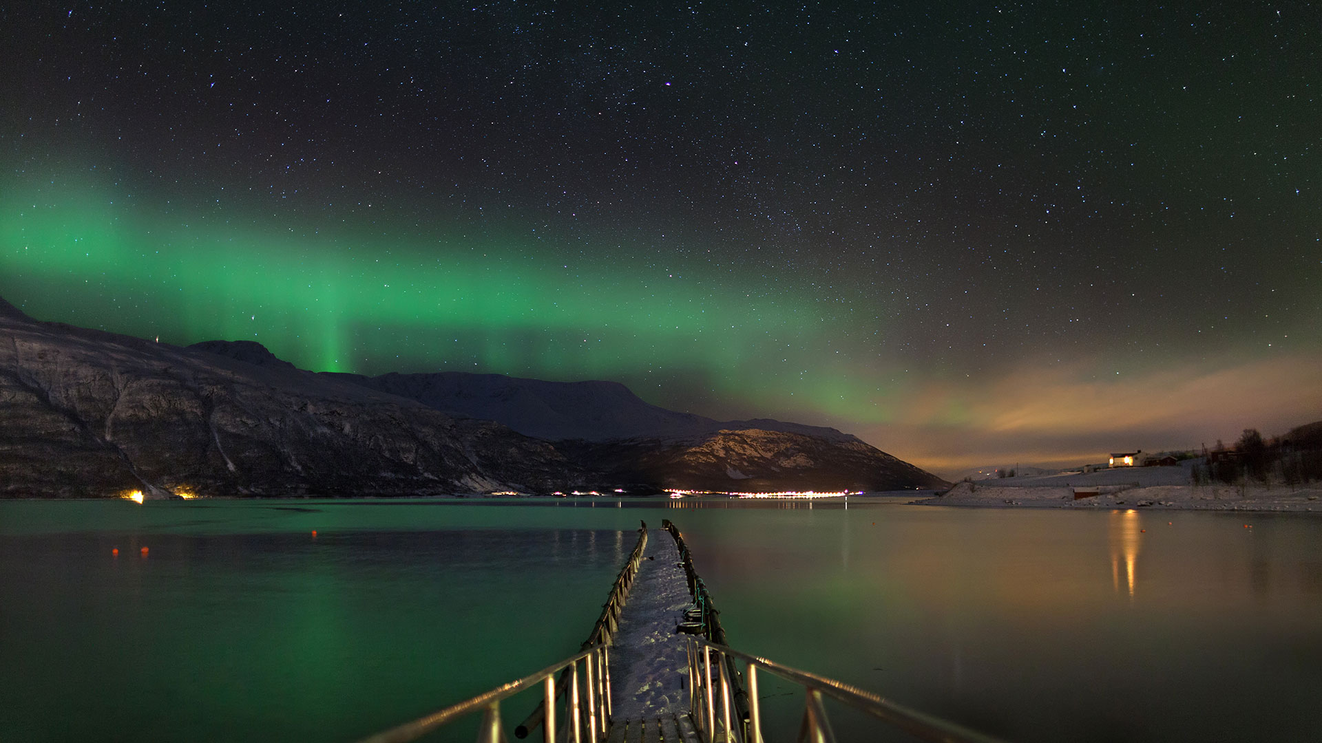 tromso-northern-lights-norway-(2).jpg