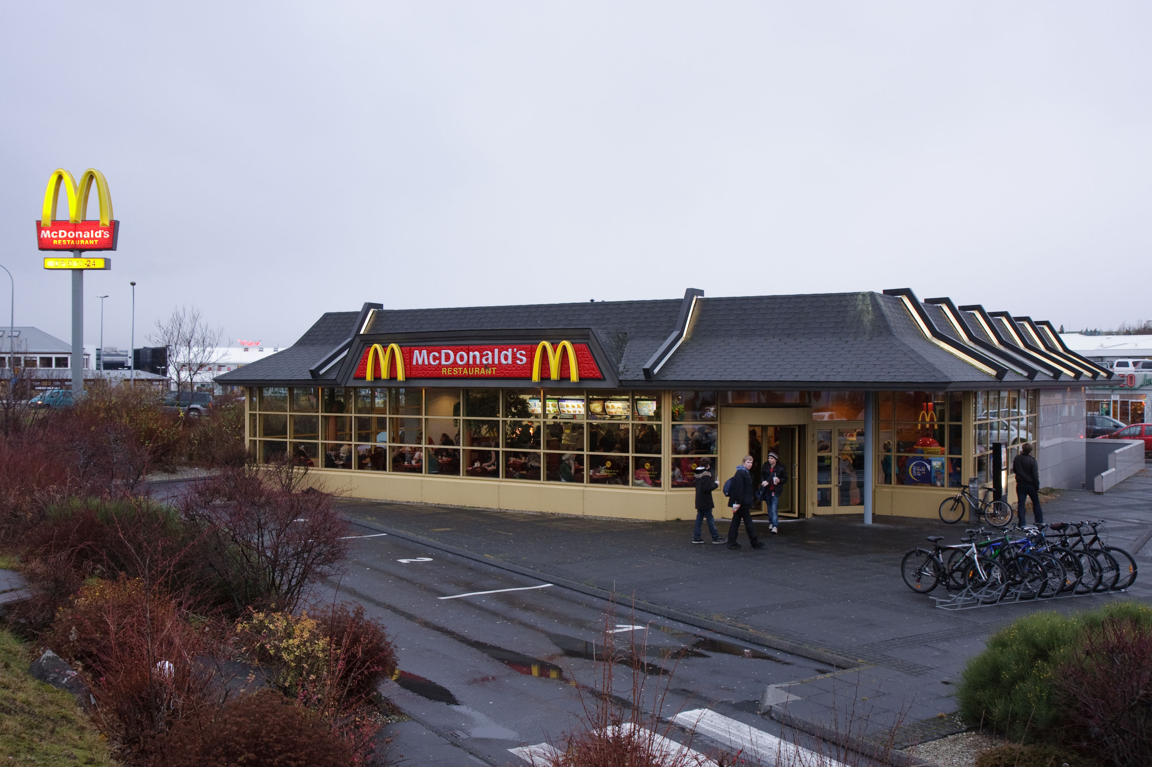 McDonalds_Sudurlandsbraut_North.jpg