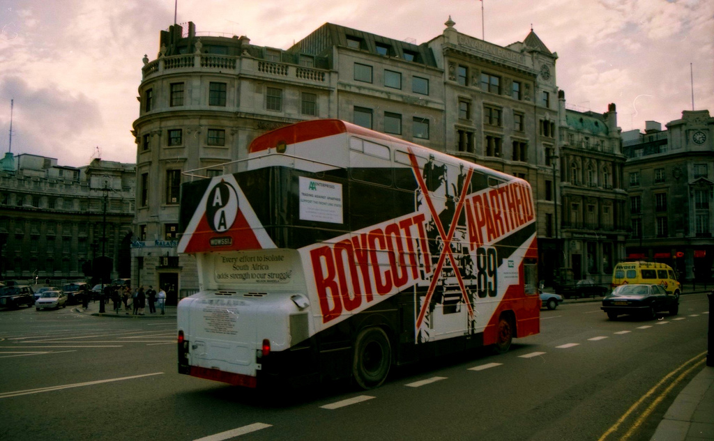 Boycott_Apartheid_Bus%2C_London%2C_UK._1989.jpg