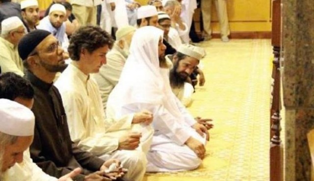 justin-trudeau-praying-in-mosque-e1445507570315.jpg