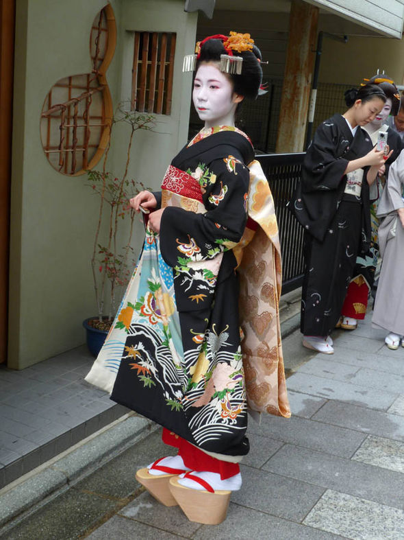 Japan-Geisha-Lesley-Downer-740503.jpg