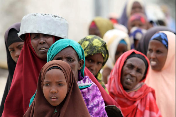 somalli-women-in-queue-for-food-handouts.jpg