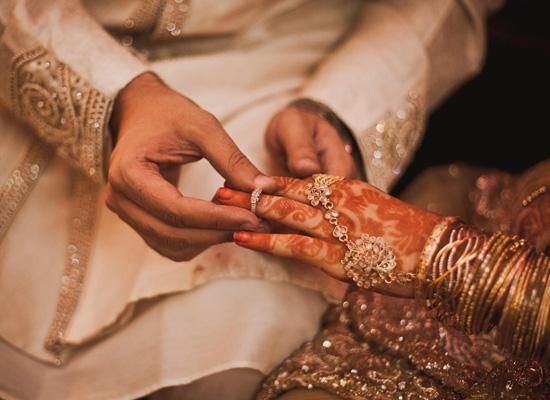 6 Stylish Engagement Ring Trends For Girls | Muslim wedding, Indian  wedding, Trending engagement rings