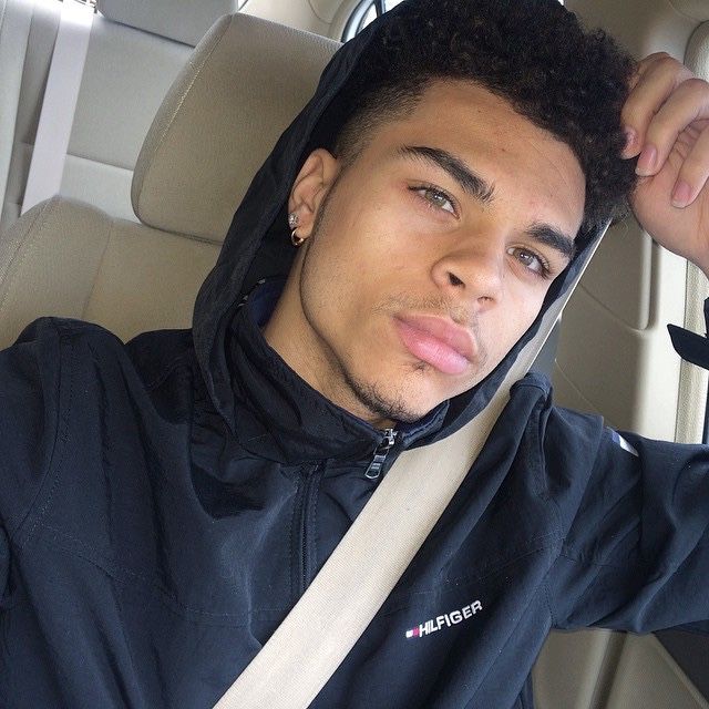 Pin by Trene S. on beavty | Light skin men, Cute lightskinned boys, Cute  black guys