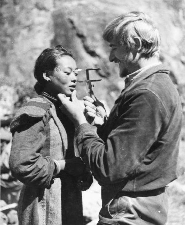 craniology-measuring-tibetan-woman.jpg