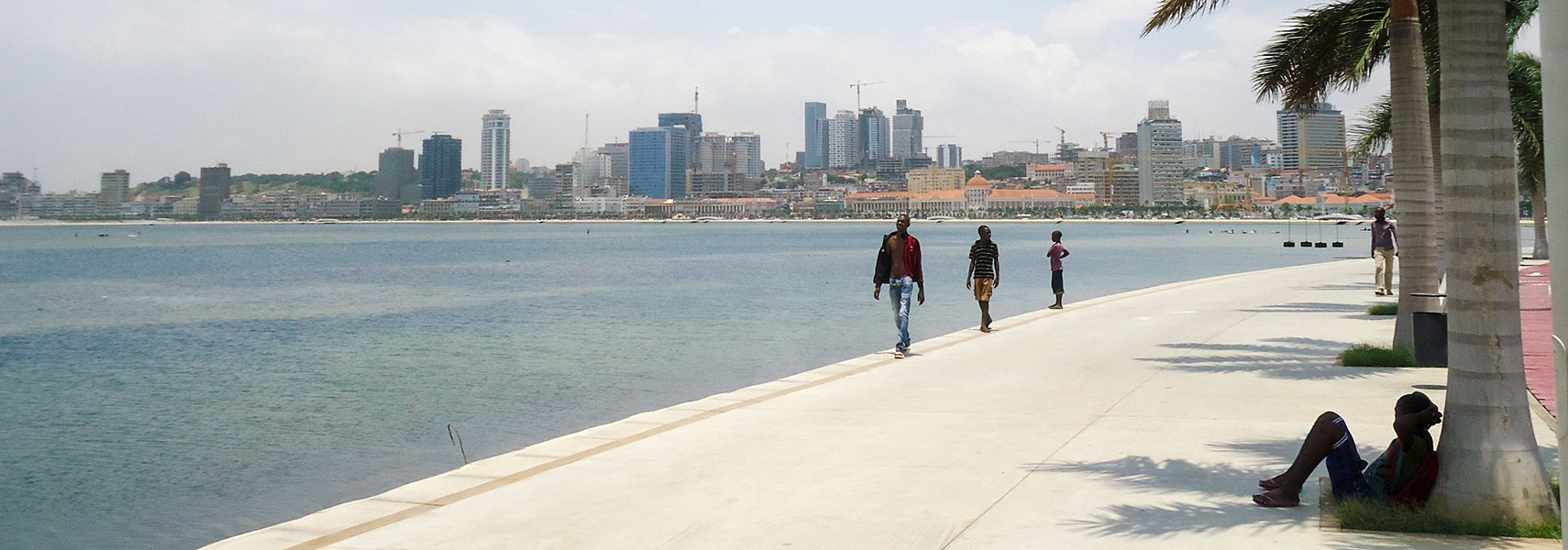 Luanda-Avenida-4-de-Fevereiro.jpg